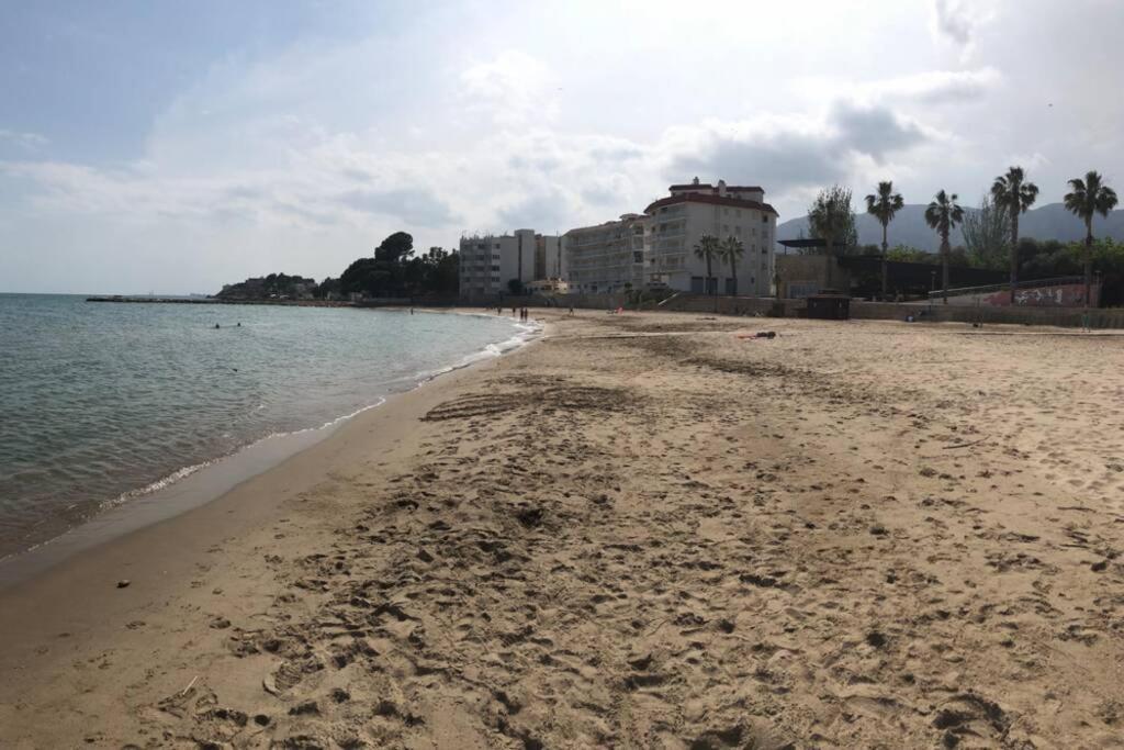 La Rapita - Apartamento De Dos Dormitorios Con Piscina Comunitaria Alcanar Luaran gambar
