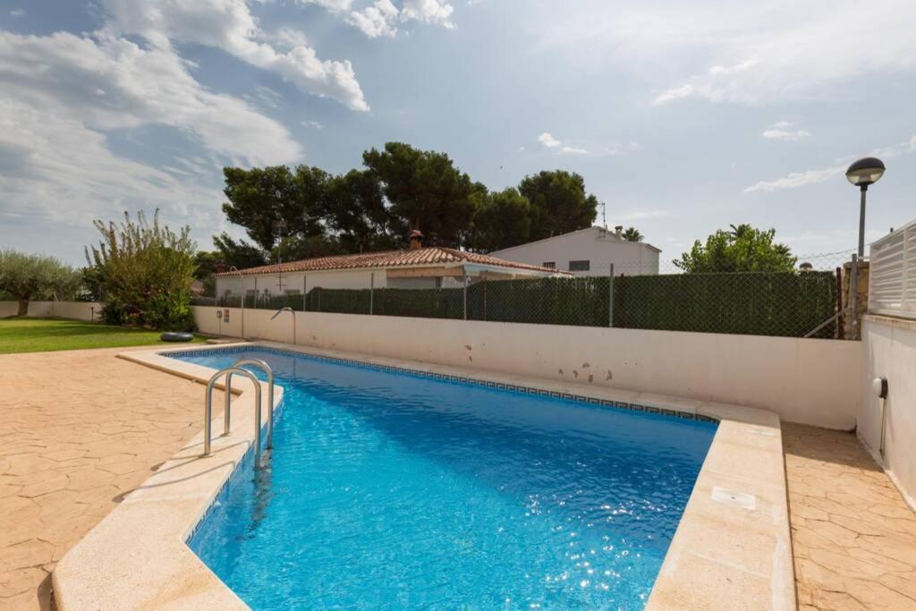 La Rapita - Apartamento De Dos Dormitorios Con Piscina Comunitaria Alcanar Luaran gambar